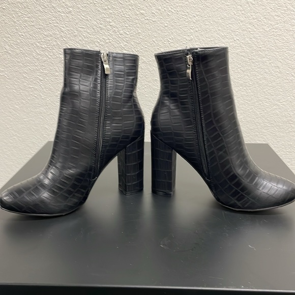 Women’s Boots - Picture 3 of 4